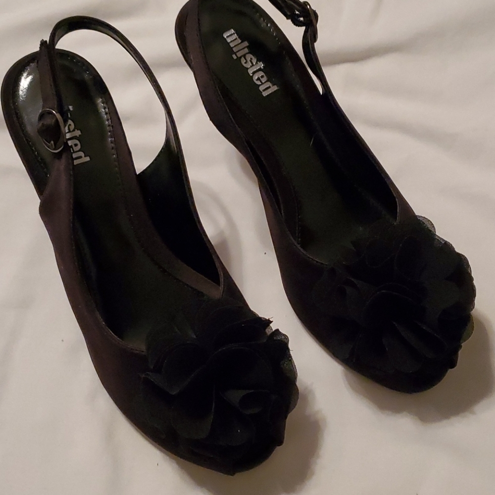 Unlisted shoe